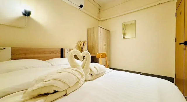Двухместный номер Economy с балконом Charming Hostel