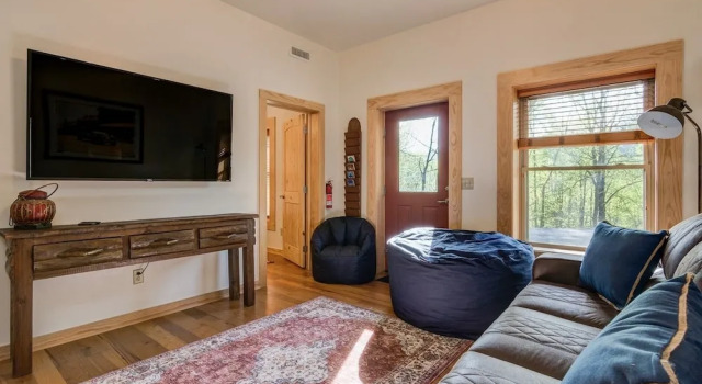 Lakey Gap Lodge - 4 Br Cabin, Забронировать Дом для отпуска Виллы Блэк-Маунтин, Вилла