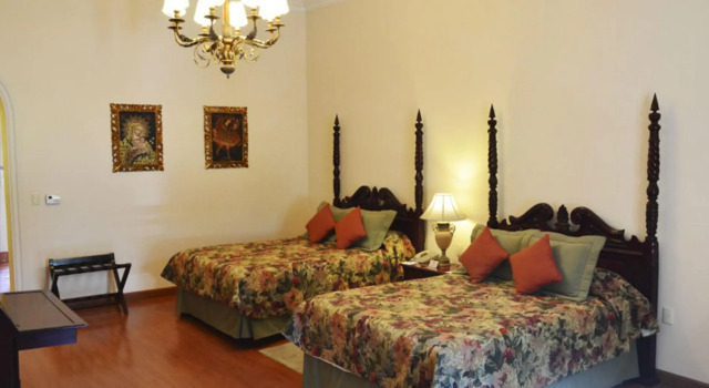 Hotel Santo Tomás México San Cristóbal de las Casas, Забронировать Отель Сан-Кристобаль-де-лас-Касас Чьяпас, рядом с Central Plaza &amp; Park