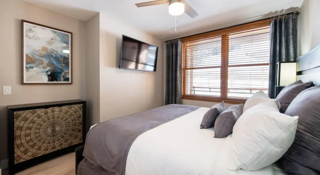 Premium Unit 1307 - 1 Bedroom - Zephyr Mountain 1 Condo