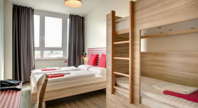 Четырёхместный номер Standard MEININGER Hotel Salzburg City Center