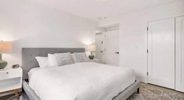 Clinton Grove by Rove Travel 2BR Modern Apt, Забронировать Апартаменты/квартира Отели Нью-Йоркской агломерации с парковкой, Парковка