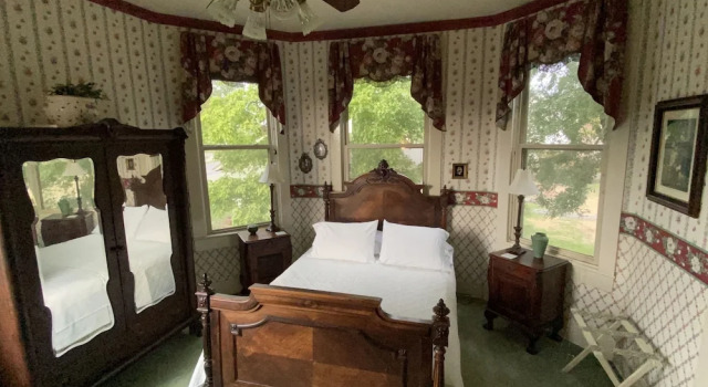 Люкс Classic Four Winds Victorian Venue & Suites