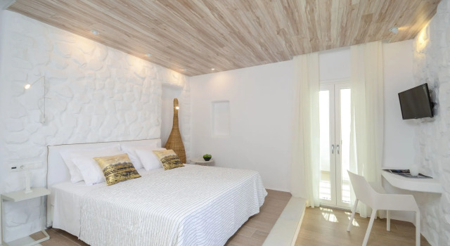 Cyano Suites