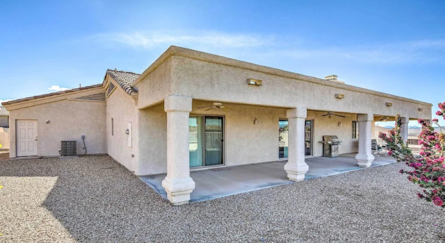 Cozy Lake Havasu House w/ Views - 1 Mi to Water!, Забронировать Дом для отпуска Лейк-Хавасу-Сити штат Аризона