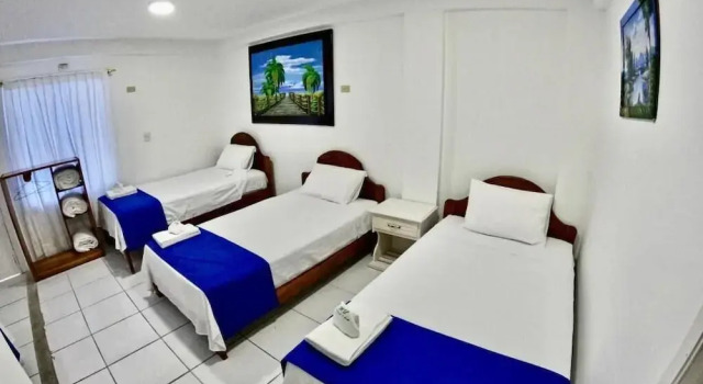 Четырёхместный номер Standard с видом на бассейн Galápagos Isabela Hotel Loja