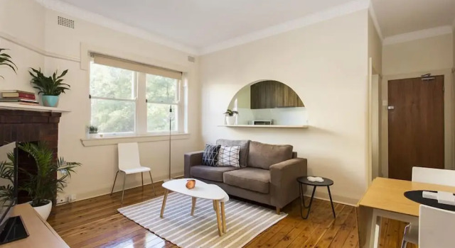 Апартаменты Bright Beachside Curlewis Apartment