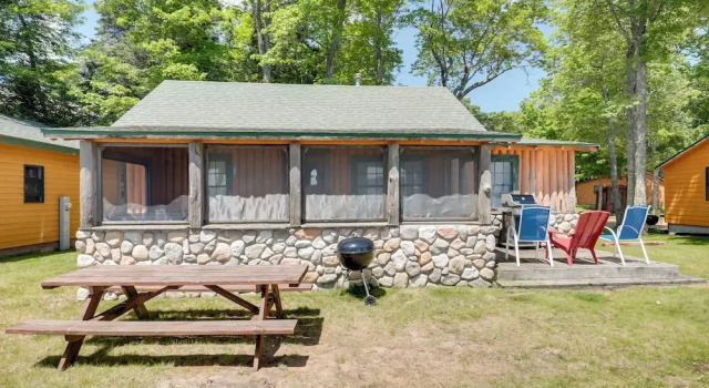 Коттедж South Twin Lake Cabin w/ Seasonal Dock & Slip!