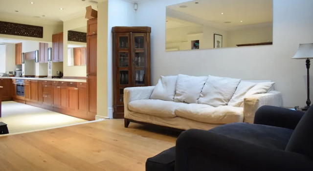 4 Bedroom Family House in Shepherd's Bush, Забронировать Дом для отпуска Виллы Большого Лондона, Вилла