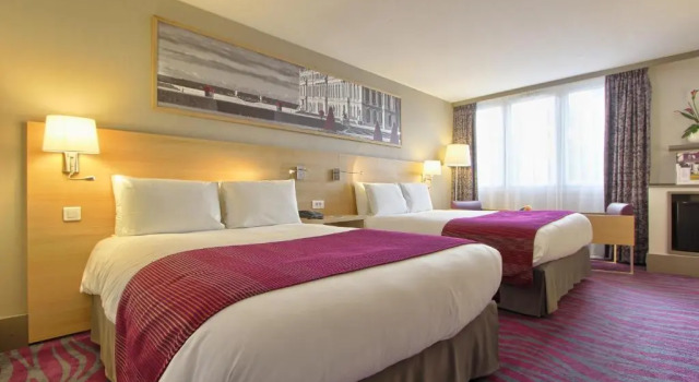 Четырёхместный номер Classic Mercure Paris Velizy