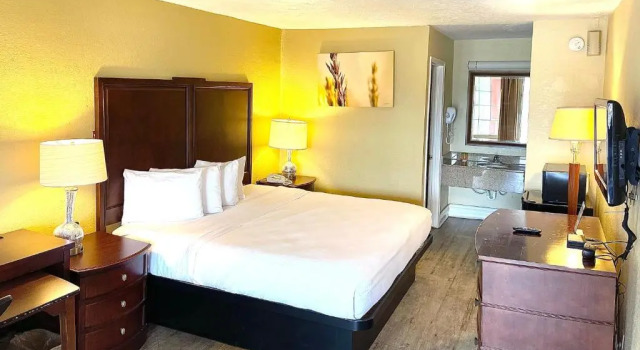 Номер Standard Days Inn by Wyndham Fort Walton Beach