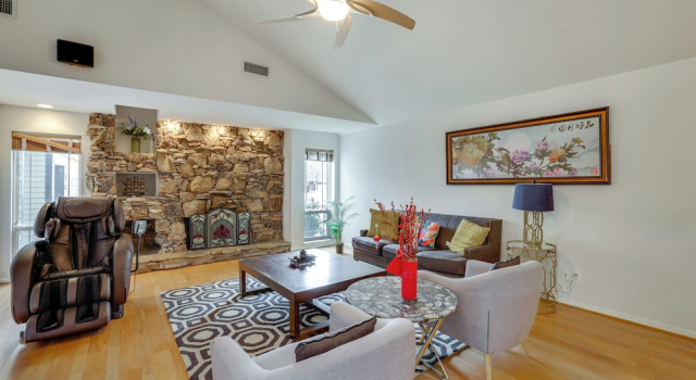 Коттедж 6 Mi to Dtwn Garland: Group Getaway w/ Pool Access