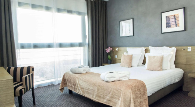 Двухместный номер Superior с видом на бассейн Best Western Hôtel De La Cité & Spa