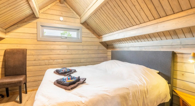 Modern chalet in Wilhelminadorp with private terrace, Book Chalet Goes 
