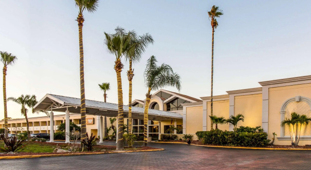 Clarion Hotel Orlando International Airport, Varaa Hotelli Orlando Kissimmee