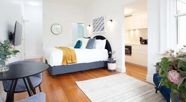 Beautiful Studio in Heritage Building With Balcony, Забронировать Апартаменты/квартира Сидней Sydney Region