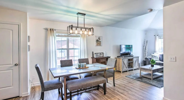 Charming Springfield Escape w/ Furnished Deck, 预订 酒店 斯普林菲尔德 田纳西州