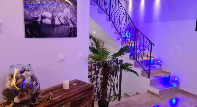 Апартаменты c 1 комнатой Loveroom La Garçonn'hyeres