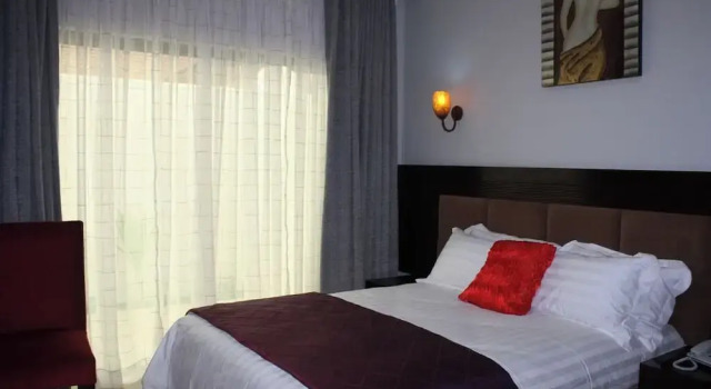 Апартаменты Executive Nomads Court Lodge