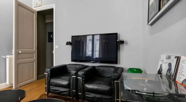 Lovely Mezzanine Apartment Near Buttes Chaumont Park, Забронировать Апартаменты/квартира Апартаменты Парижа, рядом с Курон, Апартаменты/квартира