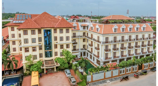 The Suite By Royal Crown Hotel, Забронировать Отель Отели Сиемреап по системе «всё включено», рядом с Psa Krom Market, Всё включено