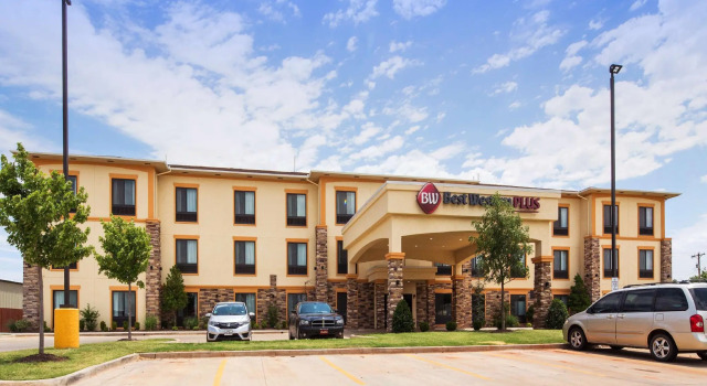 Кровать в общем номере Best Western Plus Fairview Inn & Suites
