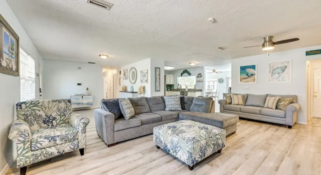 Коттедж < 2 Mi to Beach & Marina: Bright Ruskin Retreat!