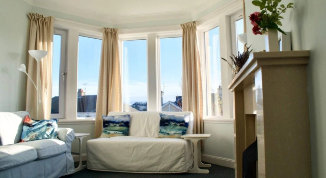 2 Bedroom House with Views of Arthurs Seat, Varaa Lomakoti Huvilat kohteessa Edinburgh, Villa