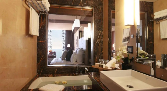 Номер Standard с видом на море Lancaster Plaza Beirut