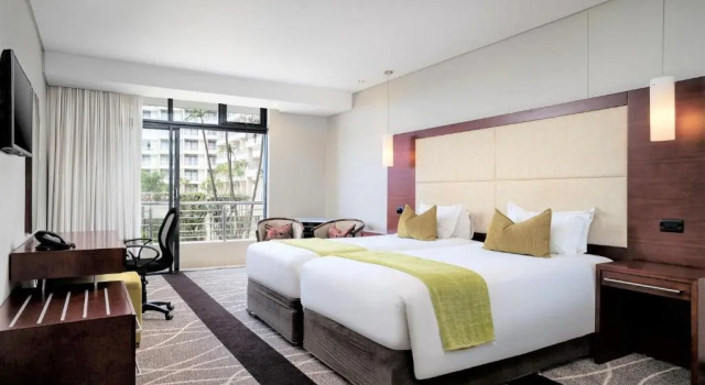 Четырёхместный номер Executive Premier Hotel East London ICC