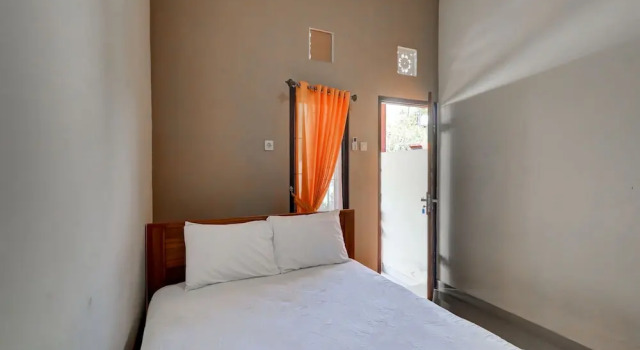 OYO Life 92838 Kost Ibu Surya