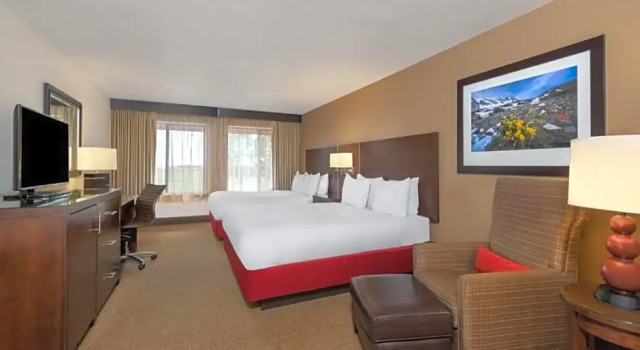 Четырёхместный люкс c 1 комнатой Radisson Hotel Colorado Springs Airport
