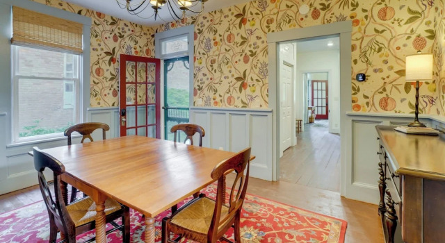2nd Street Inn: Historic 1870s Gem Steps From Main, Book Feriehus Villaer i Indiana, Villa
