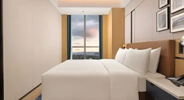 Люкс Classic Four Points by Sheraton Kunming Guandu