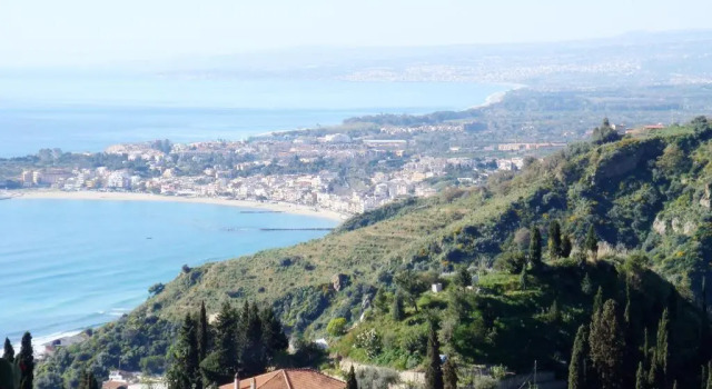 Апартаменты Taormina center 4 BR penthouse, terrace with views