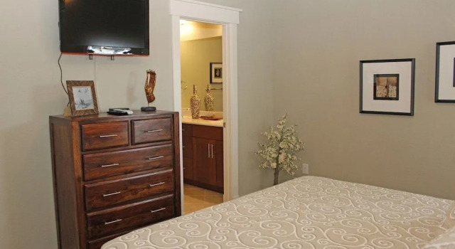 Dad's Mercedes, Mom's Dream! - 4 Br Home