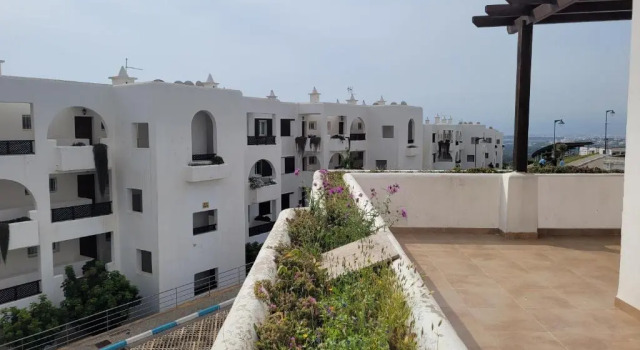 Lovely holiday apartment at 5mn walk from beach for families, Rezerwuj Apartament Hotele w Tanger-Tetouan z parkingiem, Parking