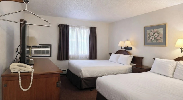 Четырёхместный номер Standard Lone Tree Inn
