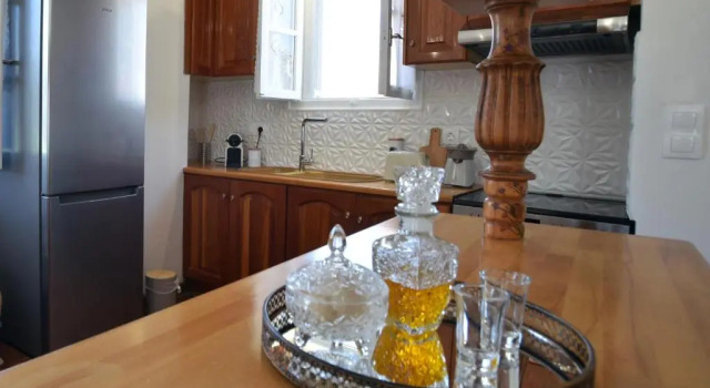 Kallisti the house at the port, Book Apartment Hotels in Central Greece with Parking, Parking