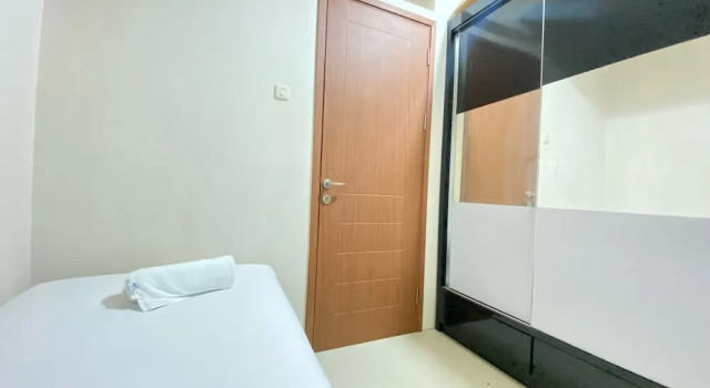 Апартаменты Cozy 2BR at Pinewood Apartment By Travelio