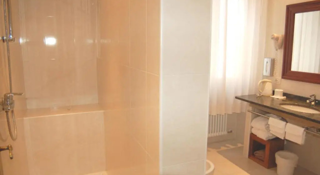 Полулюкс Astoria Hotel Italia