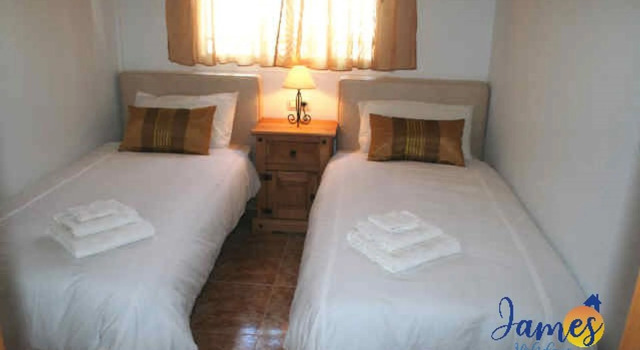 La Cinuelica R14 grd flr apt overlooking pool L124
