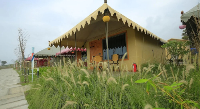 Тент с видом на бассейн The Fern Seaside Luxurious Tent Resort Diu