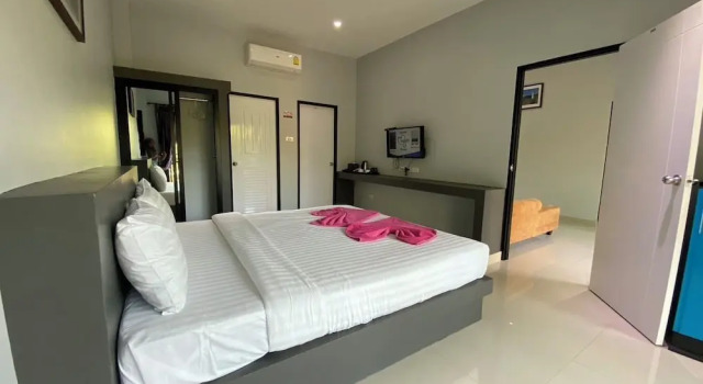 Четырёхместный семейный номер Standard с балконом Krabi Inn Resort