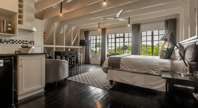 Апартаменты Deluxe Olivers Bed and Breakfast