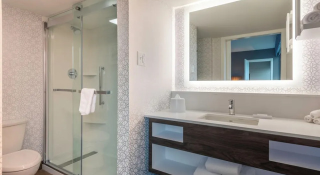 Двухместный люкс Hampton Inn Manchester Downtown