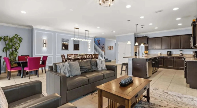 Upstay: Renovated 9BR Home w Theater & Games Room, Book Feriehus Villaer i Florida, Villa