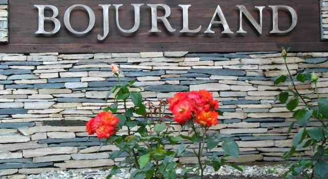 Bojur & Bojurland Apartment Complex