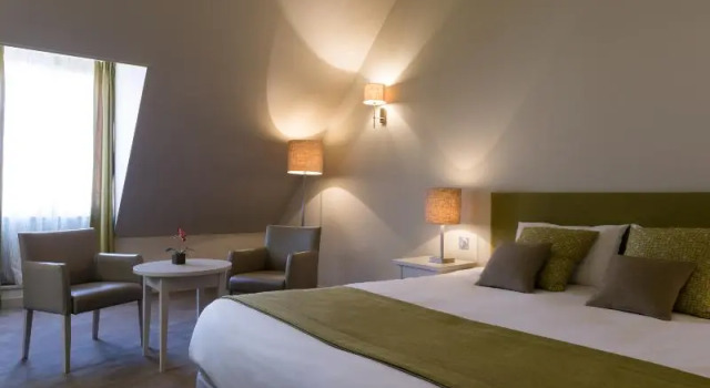 Номер Standard Hôtel Aux Vieux Remparts