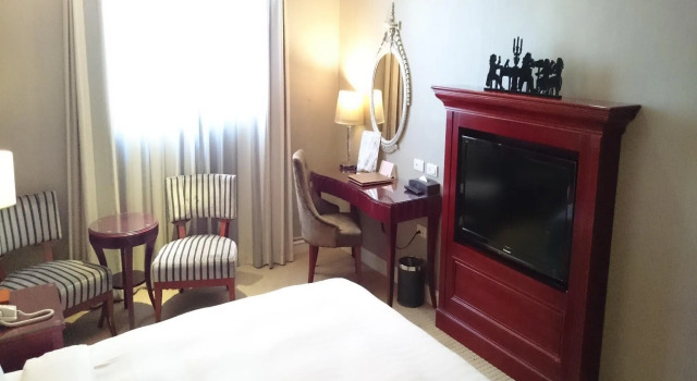 Двухместный номер Standard MRT Hotel